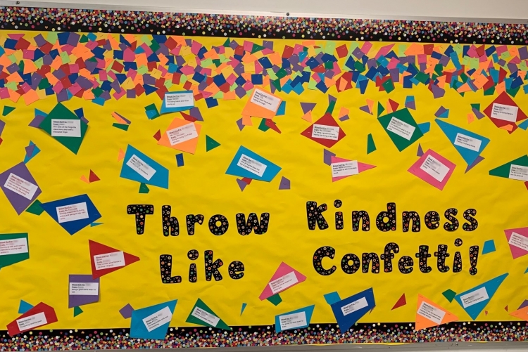 Καλλιτεχνική δημιουργία που γράφει "Throw Kindness like Confetti!"